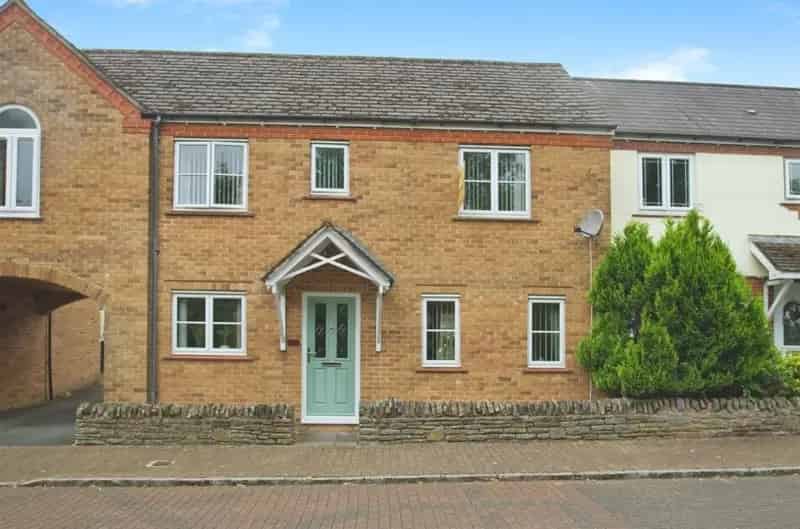 2 Bedroom End Terrace House for Sale