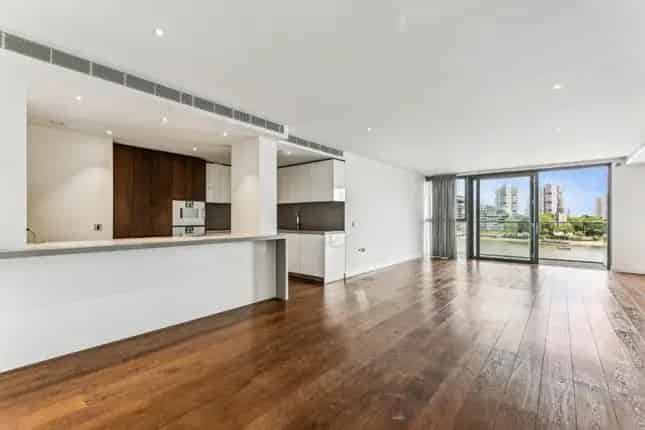 Luxury 3-Bed Apartment with River Thames Views Chelsea SW10