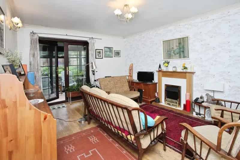3 Bedroom Semi-Detached House Caerphilly