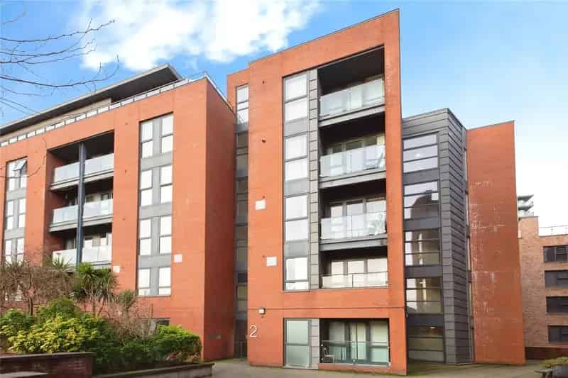 Quebec Building 1-Bed Apartment - Leasehold