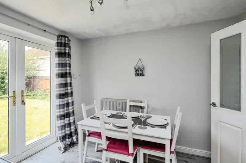 3 bedroom semi-detached house