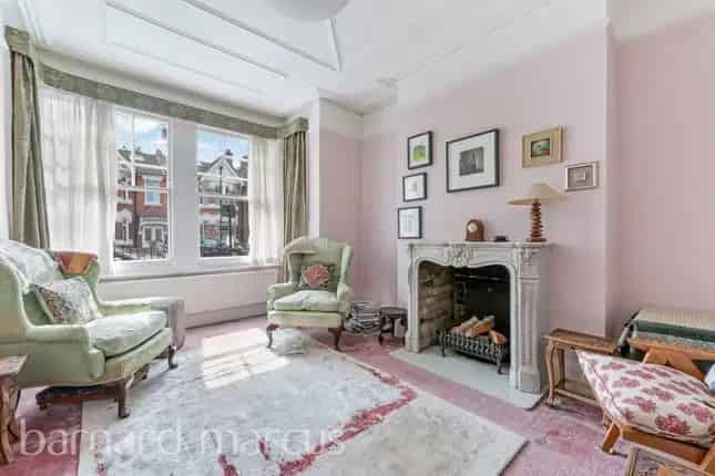 3 Bedroom Terrace House for Sale in Chiswick W4