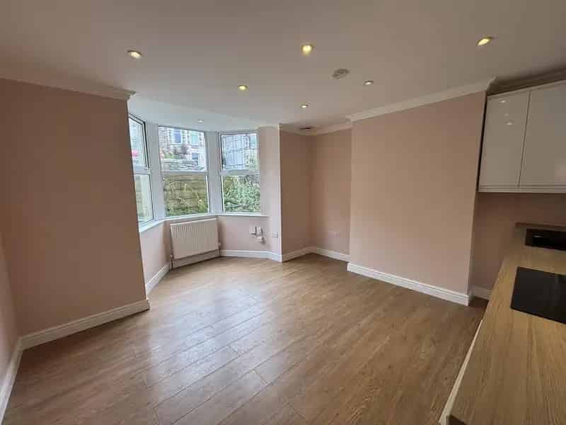 2 Bedroom Flat to Rent Clifton Village
