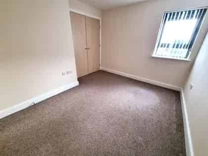 2 Bed Apartment Cardiff Modern Balcony Close Train Station
