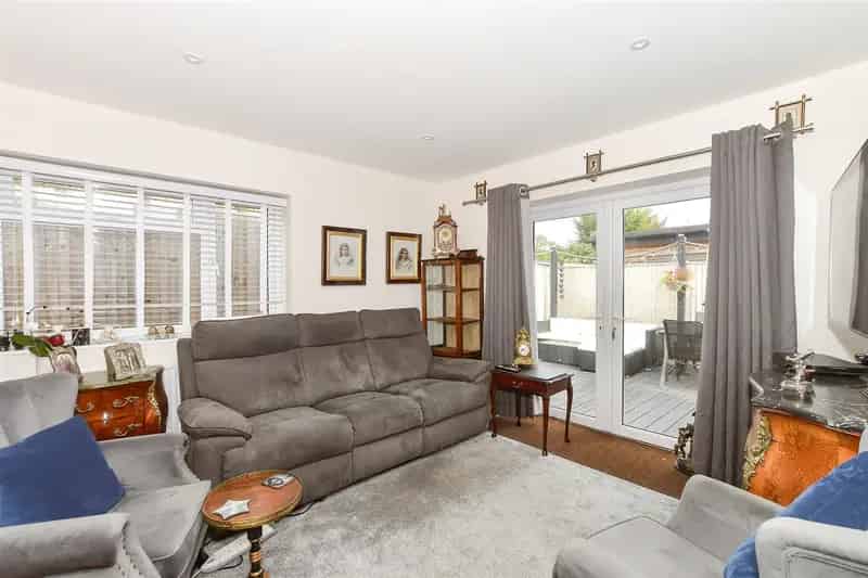 2 Bedroom Detached Bungalow for Sale Near Wivelsfield Station