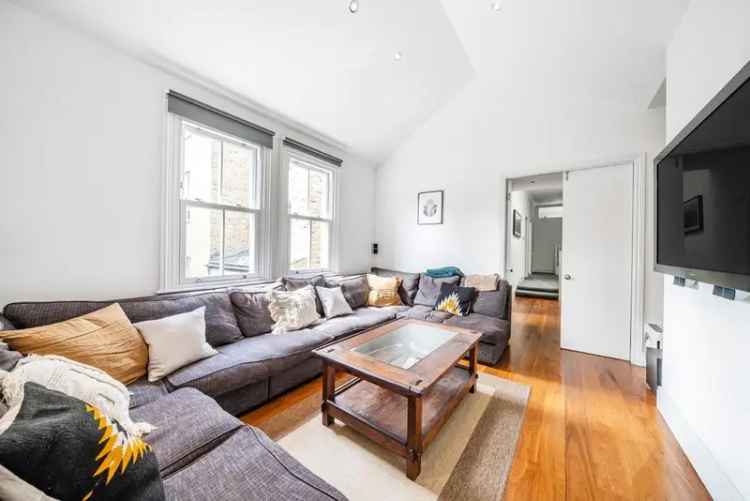 Flat For Sale in London, England