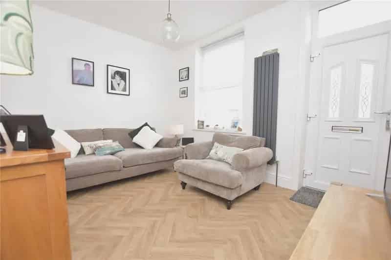 Refurbished Two-Bedroom Stone Terrace House