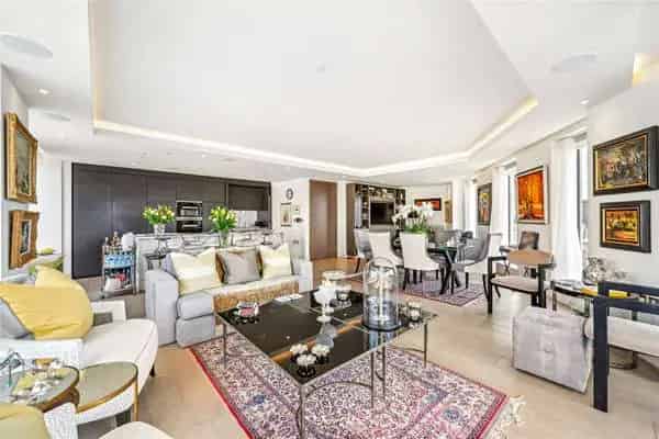 Luxury 3-Bedroom Apartment Chelsea Creek Tower Fulham Views