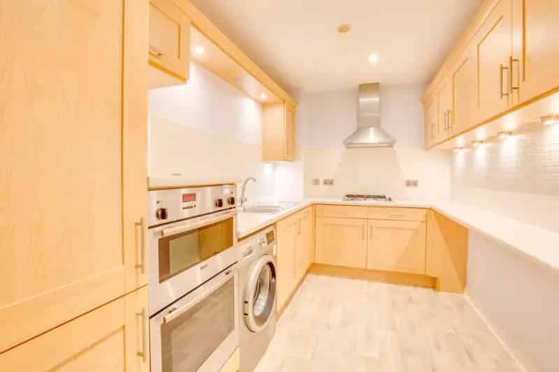 2 Bedroom Flat For Sale in Old Amersham