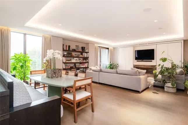 Luxury 3-Bed Apartment in Gated Development