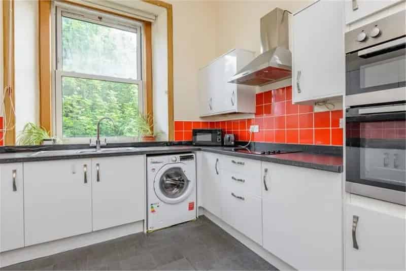 3 Bed Flat Third Floor with 2 Reception Rooms Stunning Arthurs Seat Views
