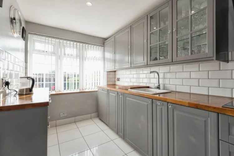 4 Bed Detached House with Garage Conversion and Large Garden