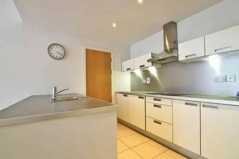 2 Bedroom Flat to Rent Wilmslow Cheshire SK9 Available August
