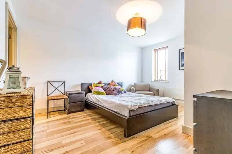 2 Bedroom Flat for Sale Manchester M3 River Irwell View