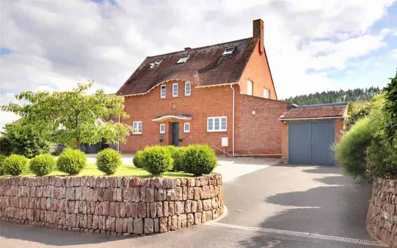 5 Bedroom Detached House with Coastal Views