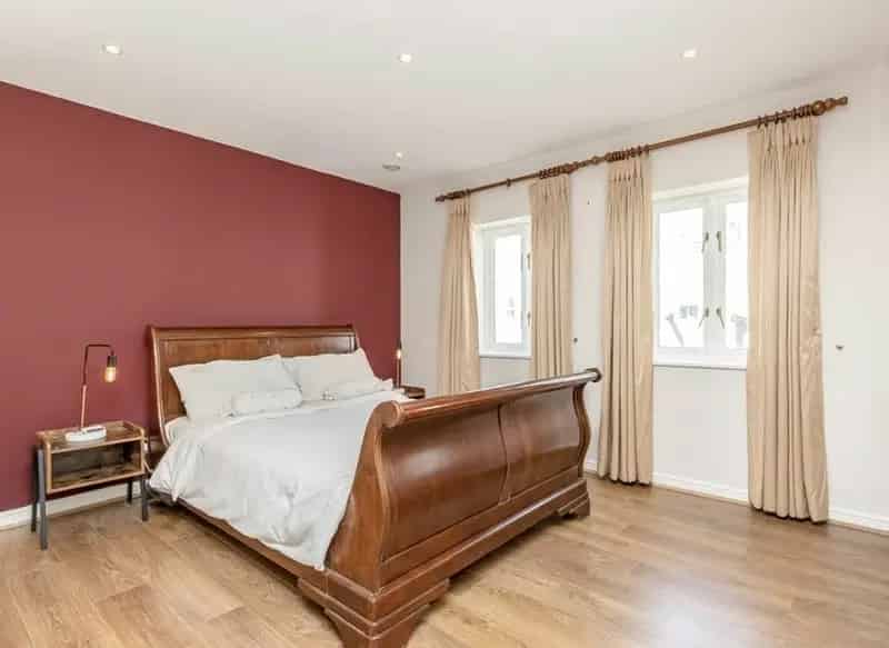 2 Double Bedroom Apartment Top Floor Lift Communal Gardens En-Suite