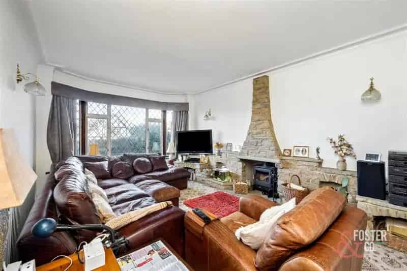 4 Bedroom Detached House for Sale in Tongdean Brighton