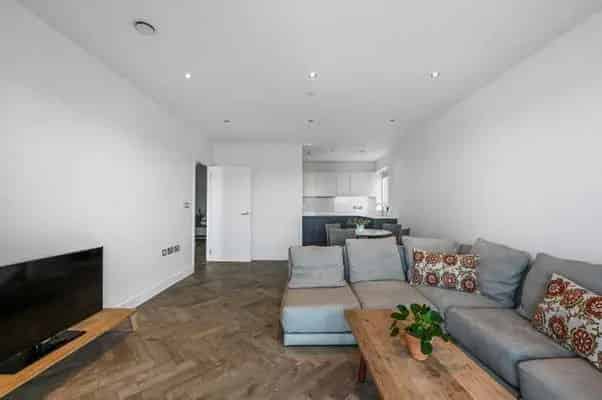 Two Bedroom Canal View Apartment with Gym and Concierge