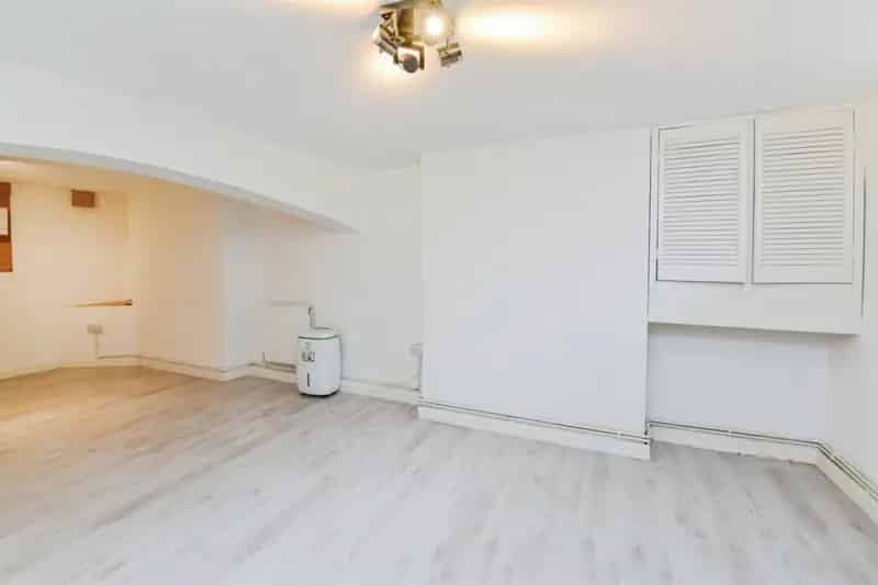 Refurbished Period Home Two Double Bedrooms Town Centre