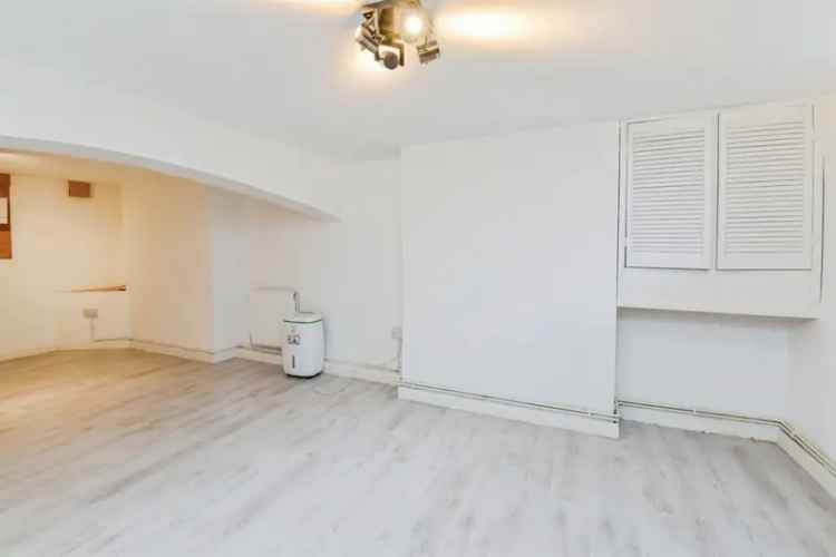 Refurbished Period Home Two Double Bedrooms Town Centre