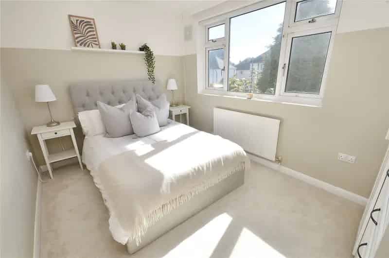Three Bed Semi Detached House Drive Garage Garden
