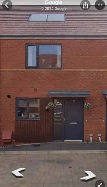 Large 2-Bedroom House with Garden and Parking