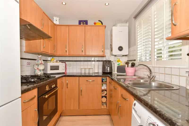 2 Bedroom End Terrace House for Sale