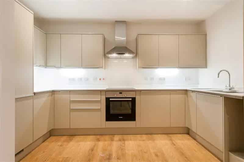 Modern Canterbury Apartment - One Double Bedroom Parking Available