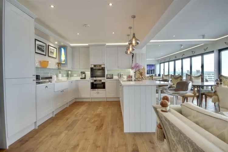 2 Bedroom Penthouse Apartment with Harbour Views