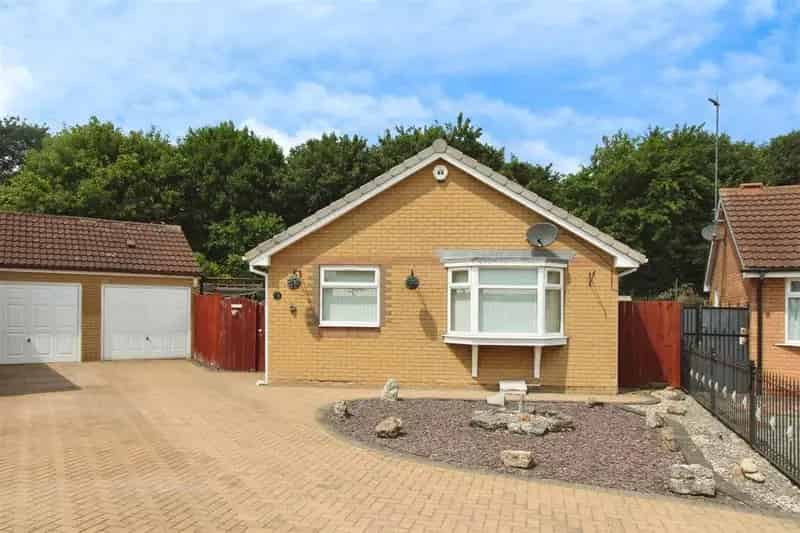 2 Bedroom Detached Bungalow For Sale