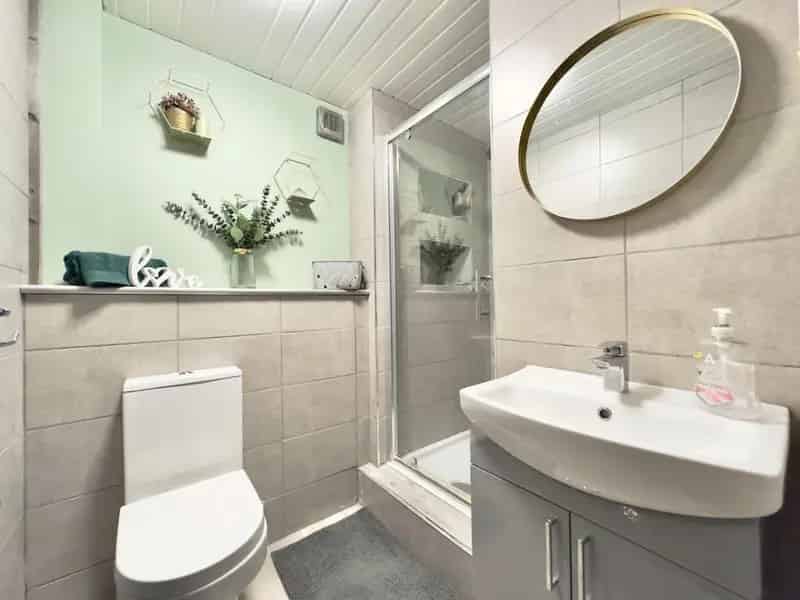5 Bedroom House For Sale