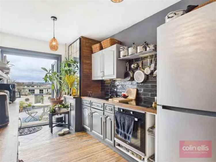 2 Bed Penthouse Apartment with Sea Views and Terrace