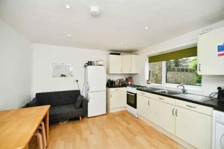 Spacious 4-Bedroom HMO Near Brighton University