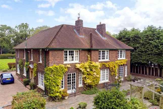 Detached Family Home in Bristol with Extensive Gardens