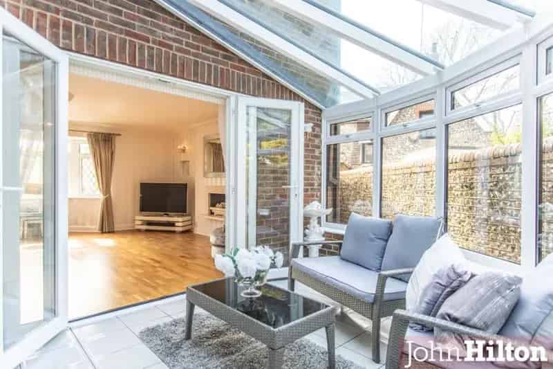 4 Bedroom Detached House for Sale near Beach and South Downs