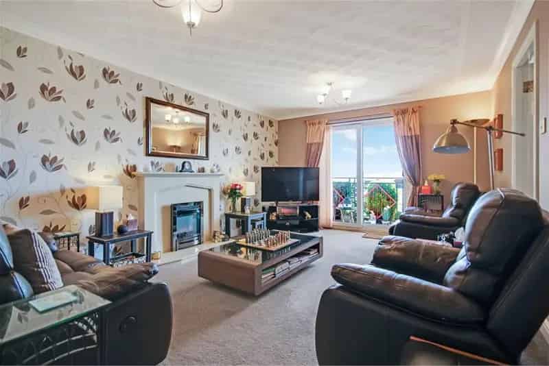 2 Bed Flat Ground Floor with Panoramic River Forth Views
