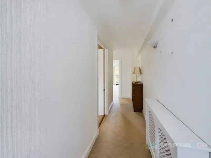 3 Bedroom Flat For Sale Chain Free Modern Apartment