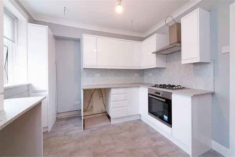 4 Bed Flat - First Floor with 1 Reception Room