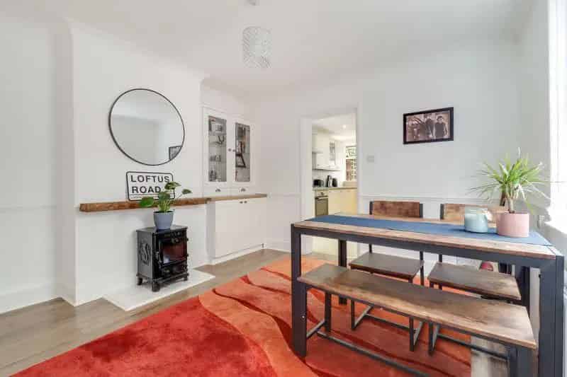 2 Bed Cottage Near Ascot Station - No Onward Chain