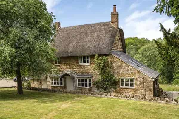Modern Cotswolds Stone House with Guest Cottage and Stunning Garden