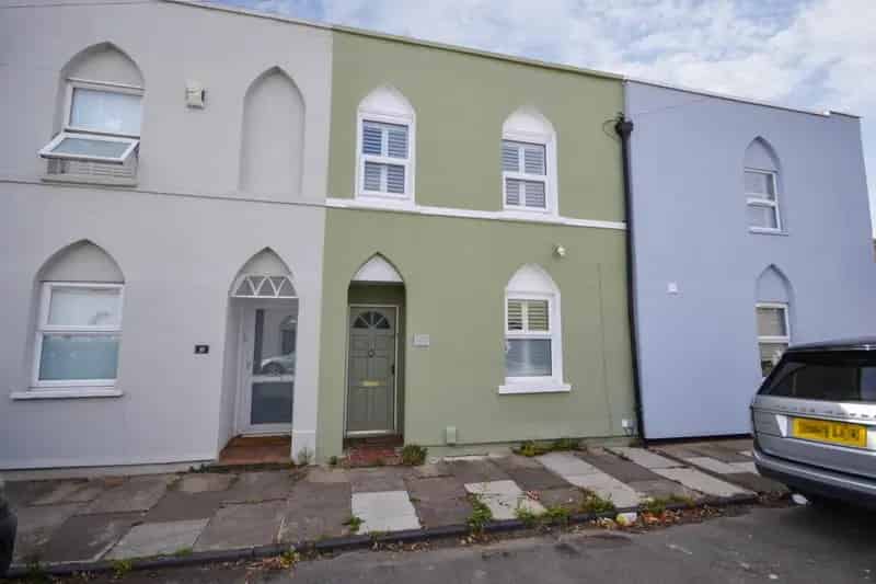2 Bedroom Townhouse for Sale Near Cheltenham Promenade