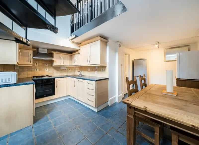 2 Double Bedroom Apartment near Tooting Bec Underground