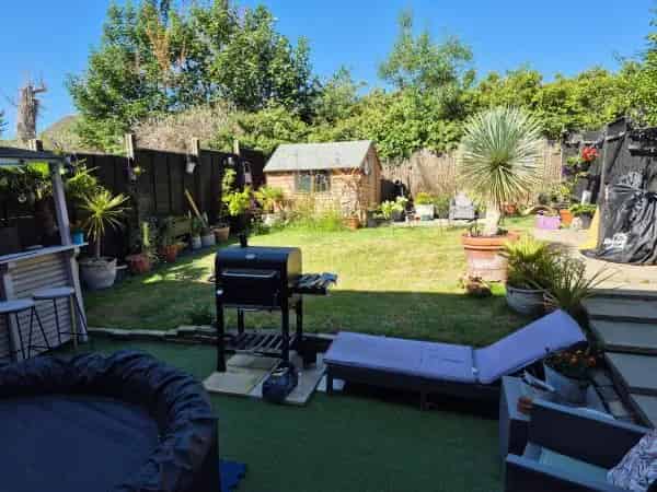 Ground Floor 2-Bed House Private Garden Off Road Parking Cuffley