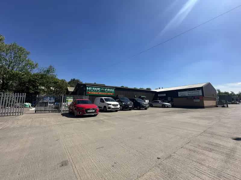 6149 sq ft Freehold Trade Counter Industrial Unit Heckmondwike