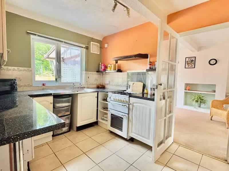 3 Bedroom Semi Detached House Folkestone Kent