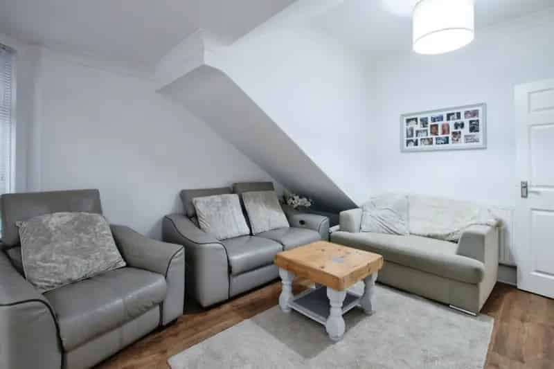Pet Friendly 2-Bed Garden Flat Near Bournemouth Beach