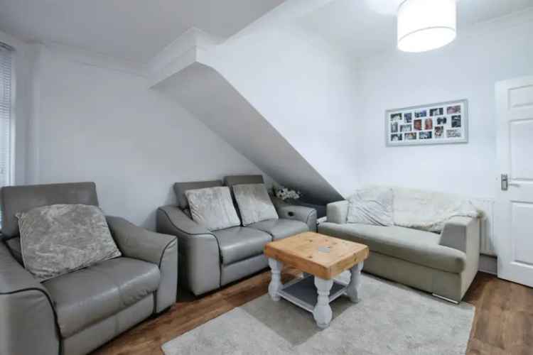 Pet Friendly 2-Bed Garden Flat Near Bournemouth Beach