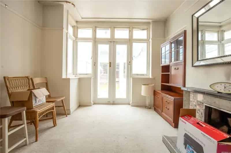 3 Bedroom Semi-Detached House For Sale No Onward Chain