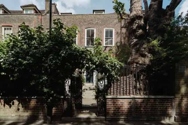 Georgian Home Stepney Green Six Bedrooms Walled Garden