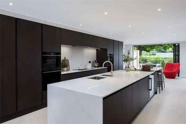 The Crescent Thame New Homes for Sale